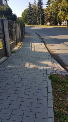 Dokončení  předlažby chodníku v ul. Českých bratří od č. p. 524 až po č. p. 476 (po ulici na Blahově).