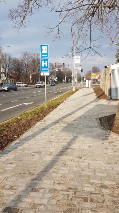Oprava chodníku podél I/35 ul. Hradecká (podchod u nemocnice) až na křižovatku ul. Karosářská  a chodník ul. Pražská podél čp. 170 a čp.72